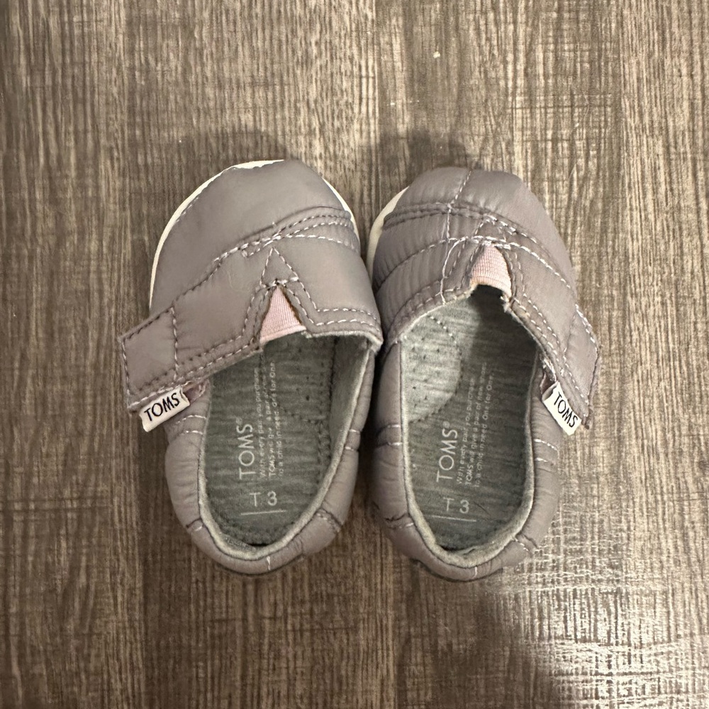 TOMS Gray Classic Quilted Crib Shoes (T3)